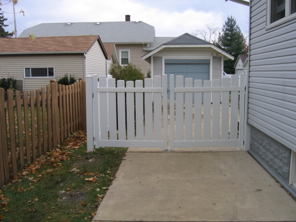 Mequon Vinyl Fence Installation